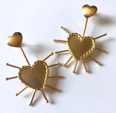 Aretes dorados de corazón 